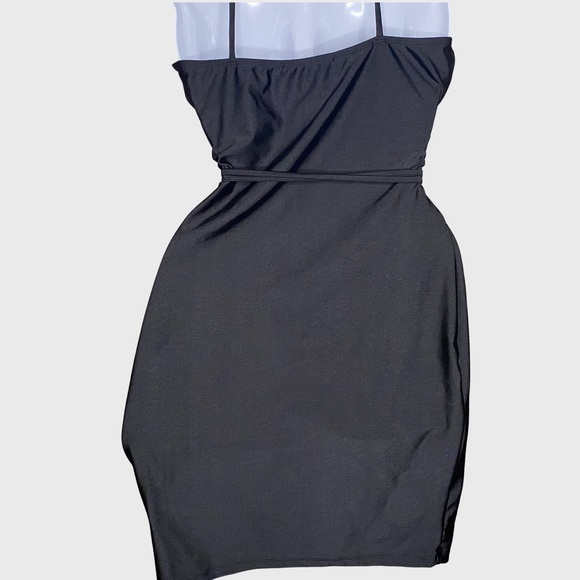 ✨SOLD✨  🎉3 for $15🎉 Black Strappy Halterneck Dress - Picture 3 of 3